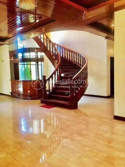 Villa For Rent with 4 Parking Space