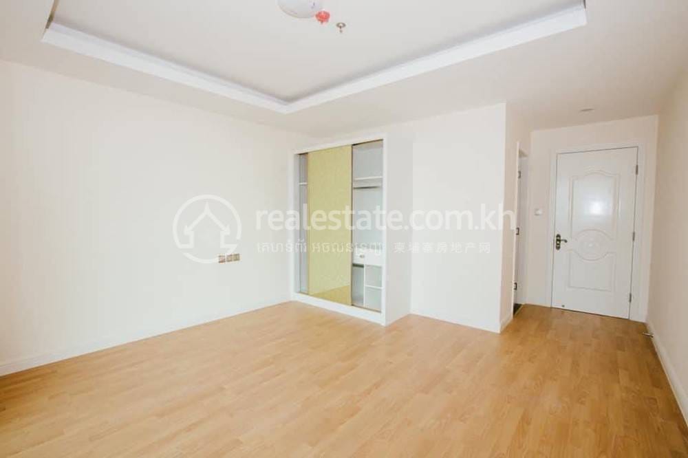 7 Makara公寓出售，价格$165,000