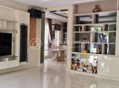 Villa For Sale with 2 Parking Space