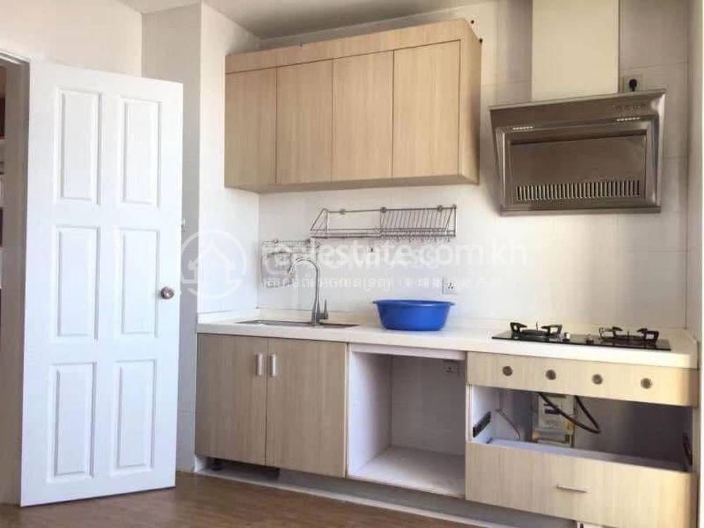 Apartment For Rent in Chamkarmon $1,600