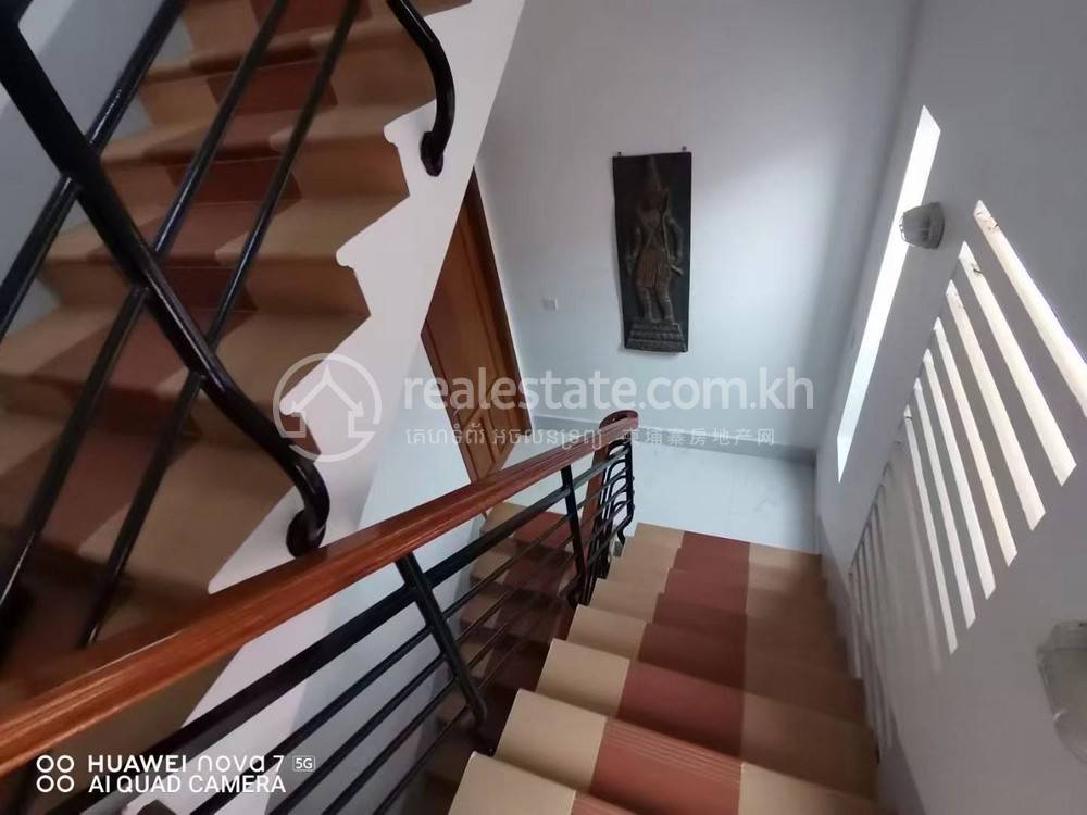 6 Bedrooms House and lot For Rent for $2,000