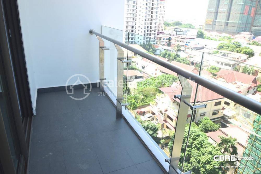 $800 Condo