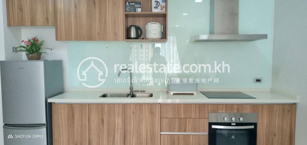 Апартаменты с Обслуживанием Для Аренды in Chamkarmon $1,500