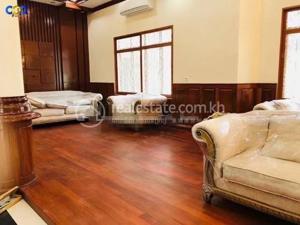 $4,000 Vila