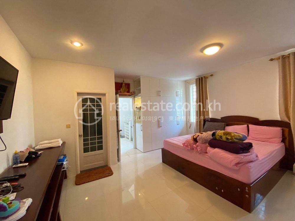 Link House For Rent in Nirouth, Chbar Ampov, Phnom Penh