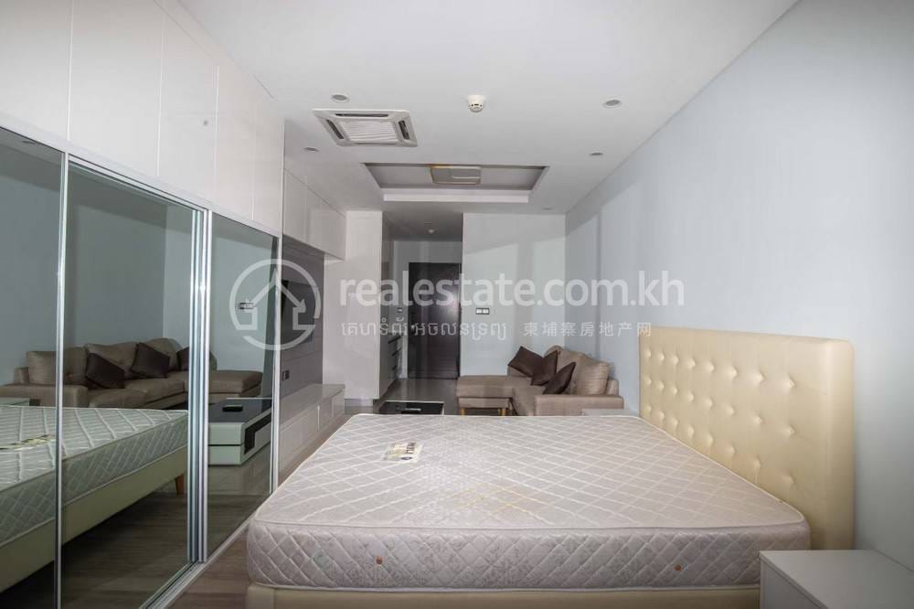 Condo For Rent in Chamkarmon $750