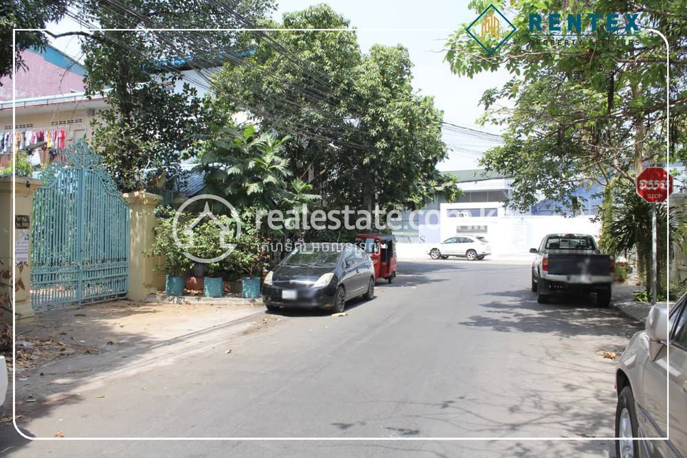 House and lot K pronájmu with 5 Parking Space