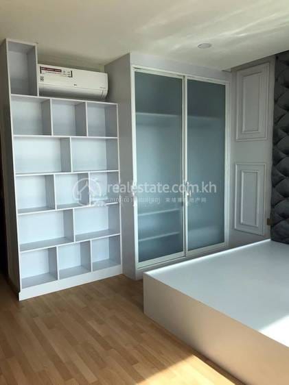 Apartment For Rent with 1 Parking Space