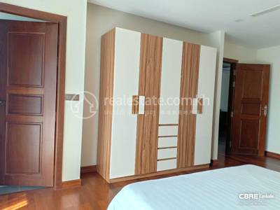 $1,400 Flat