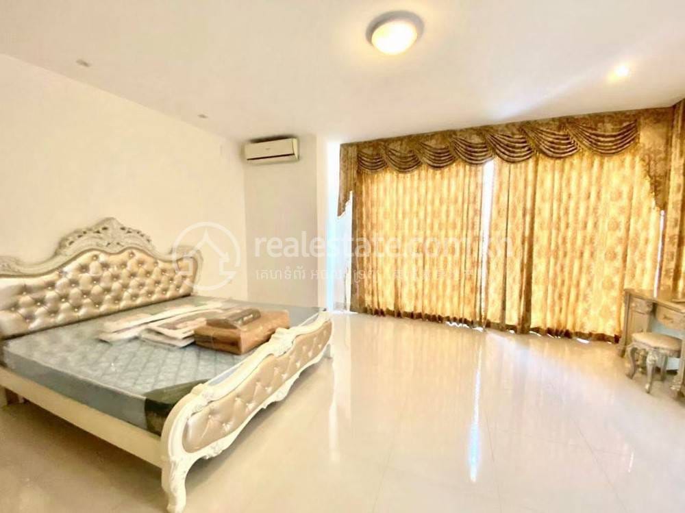Twin Villa For Rent in Chbar Ampov $1,500