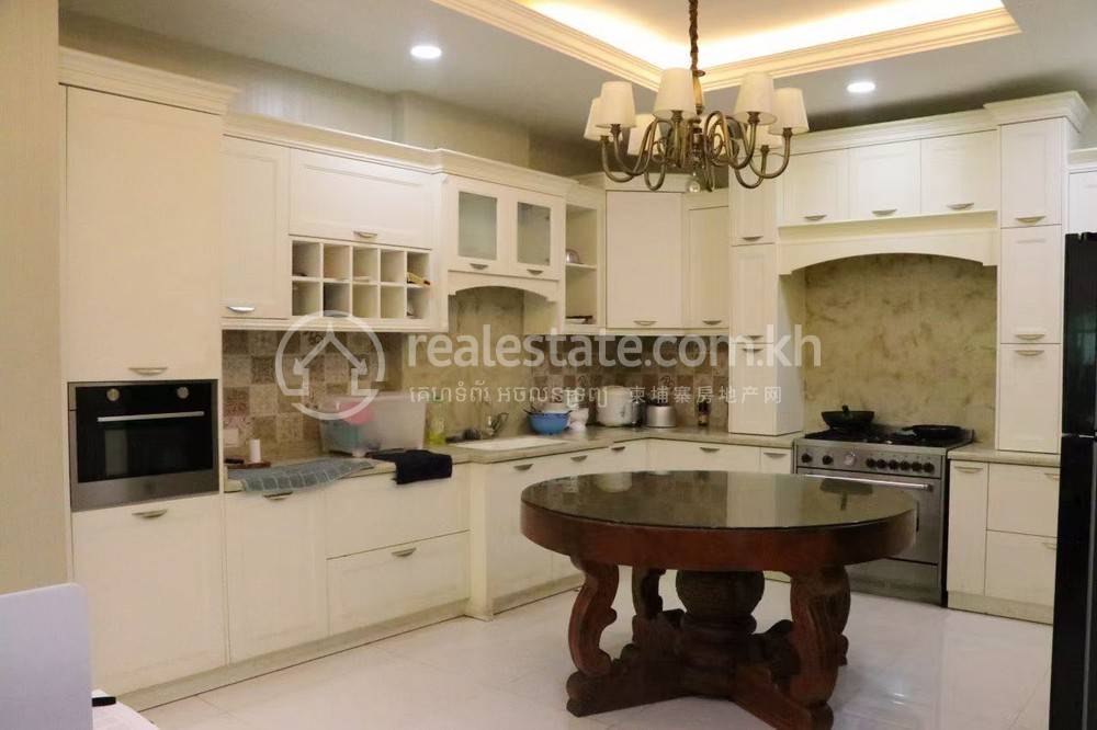 Chamkarmon别墅出租，价格$5,500