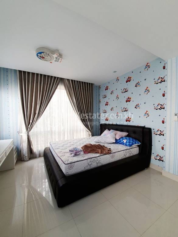 Chbar Ampov别墅出租，价格$38,000