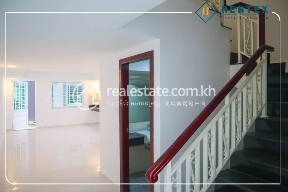House and lot Na wynajem w Chroy Changvar $1,000
