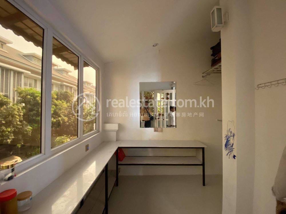 Link House For Rent in Chbar Ampov $1,500