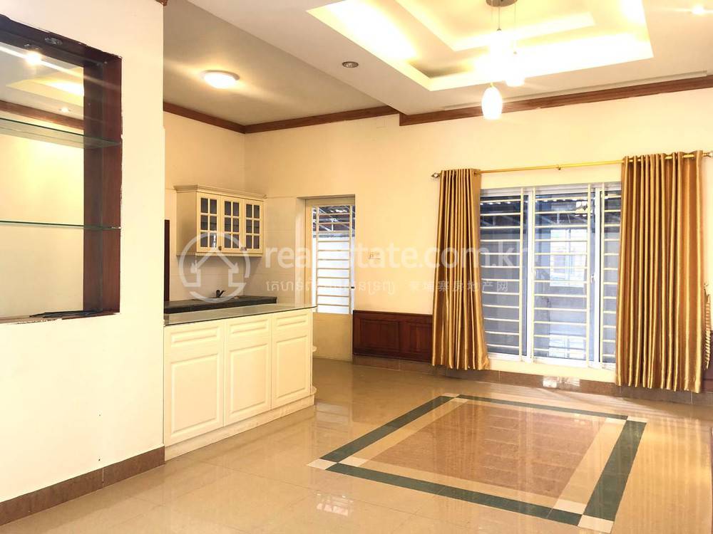 Villa Jumelle À louer à Chbar Ampov $1,500