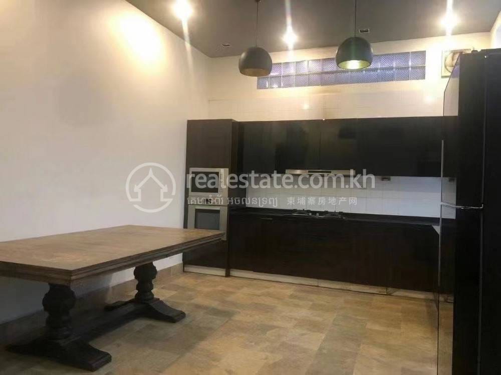 $3,000 Vila