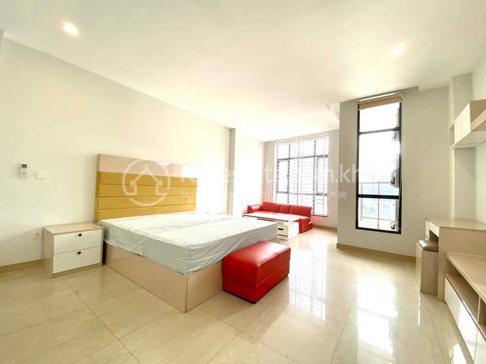 Apartament z obsługą Na wynajem o powierzchni mieszkalnej 220 m² w Boeng Keng Kang