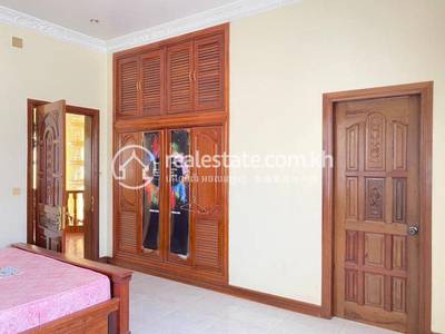 5 Bedrooms Villa For Rent for $4,000