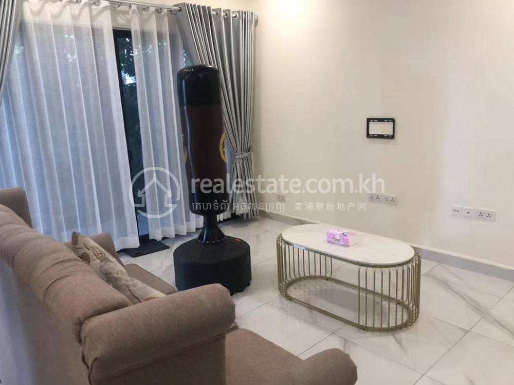 200 sqm Living Size Vila K pronájmu in Toul Kork