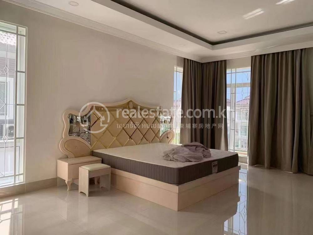 $5,500 Villa