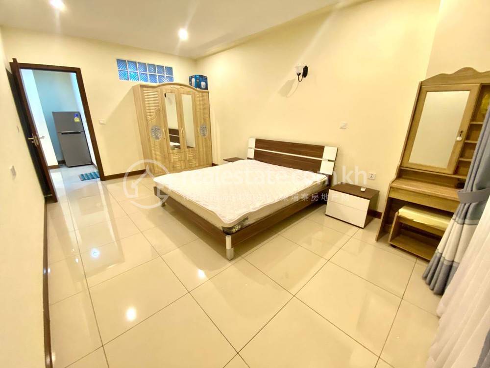 65 sqm Living Size Condo K pronájmu in Chroy Changvar