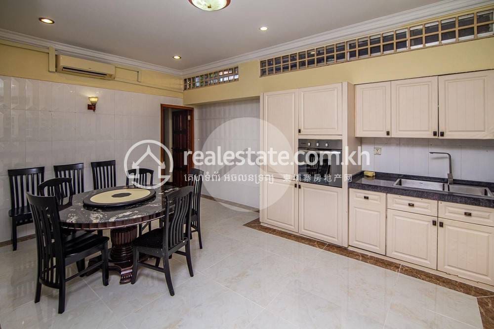 Twin Villa For Rent in Tonle Bassac, Chamkarmon, Phnom Penh