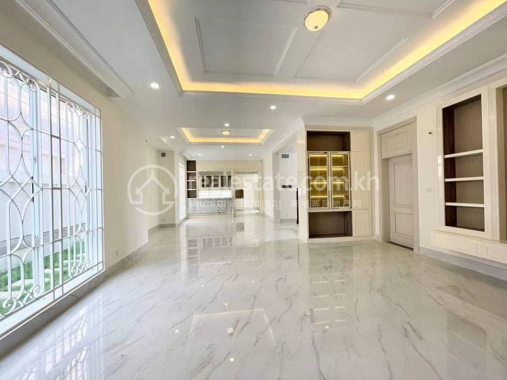 $1,800,000 Vila