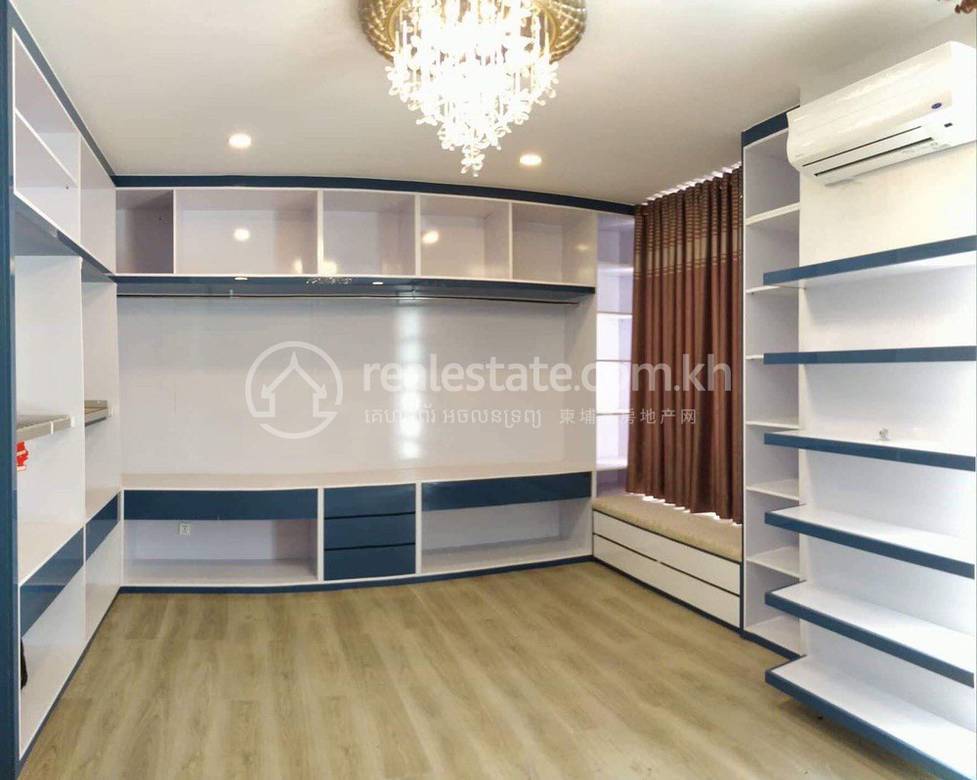 Villa Jumelle À louer à Chbar Ampov $2,000