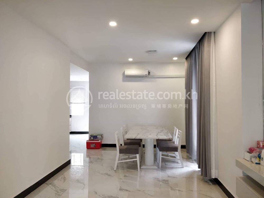 $2,000 Villa Jumelle