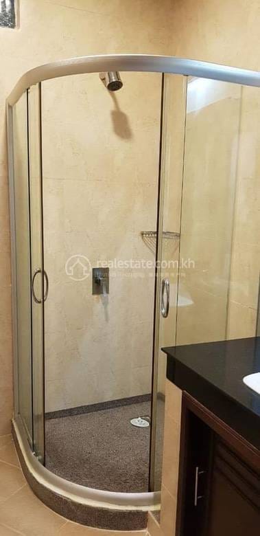 Апартаменты с Обслуживанием Для Аренды in Chamkarmon $1,000