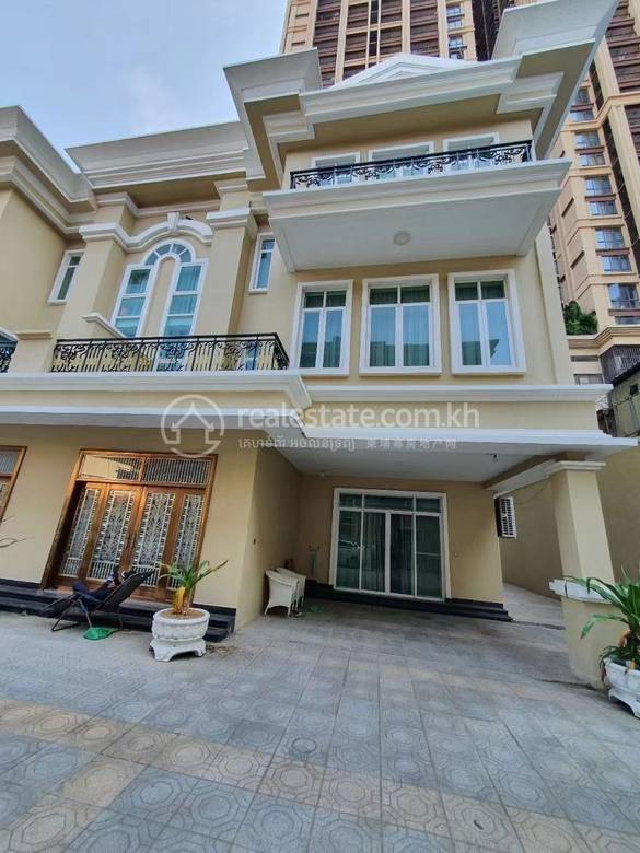 วิลล่า สำหรับเช่า ใน Chamkarmon $4,000