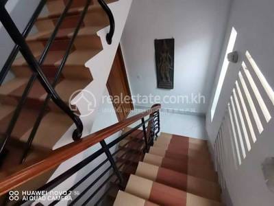 $4,000 Vila