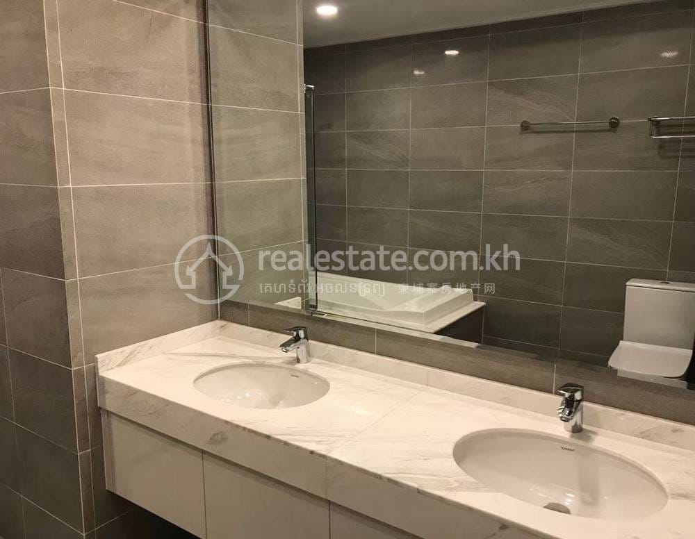 Апартаменты с Обслуживанием Для Аренды in Boeng Keng Kang $2,800