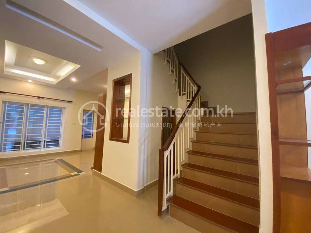 $1,200 Villa Jumelle