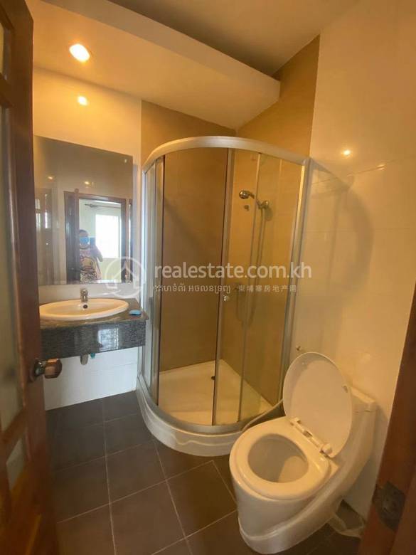 Villa Jumelle À louer à Chbar Ampov $1,200