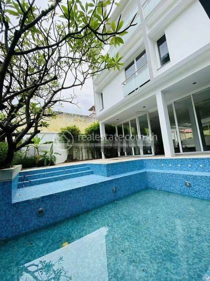 Villa For Rent with 5 Parking Space