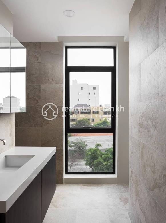 Condo For Rent in Chamkarmon $3,000