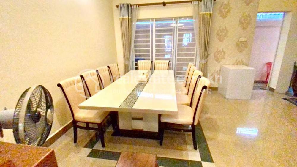 Dvojvila K pronájmu in Chbar Ampov $1,500
