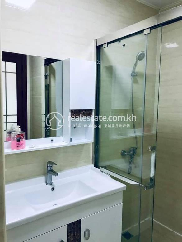 Апартаменты с Обслуживанием Для Аренды in Chamkarmon $1,200