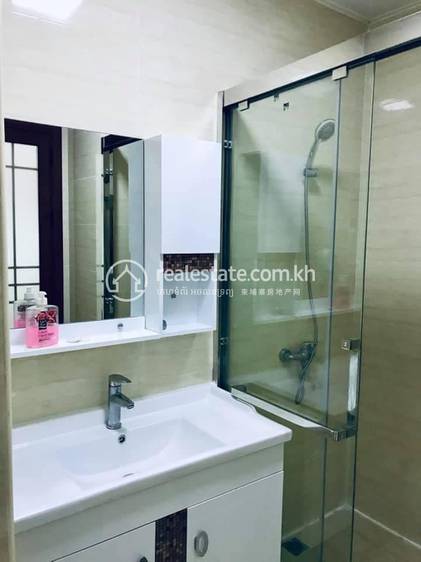 Апартаменты с Обслуживанием Для Аренды in Chamkarmon $1,200