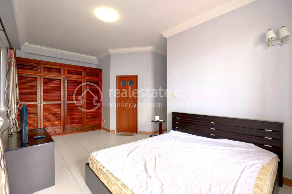 $700 Condo