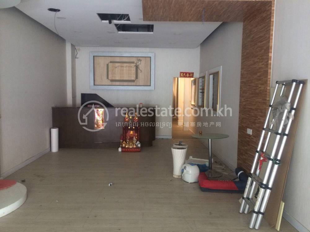 $2,400 店屋