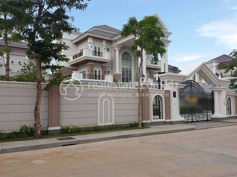 វីឡា សំរាប់លក់ ទំហំផ្ទះ 2,205 ម៉ែត្រការ៉េ នៅChbar Ampov