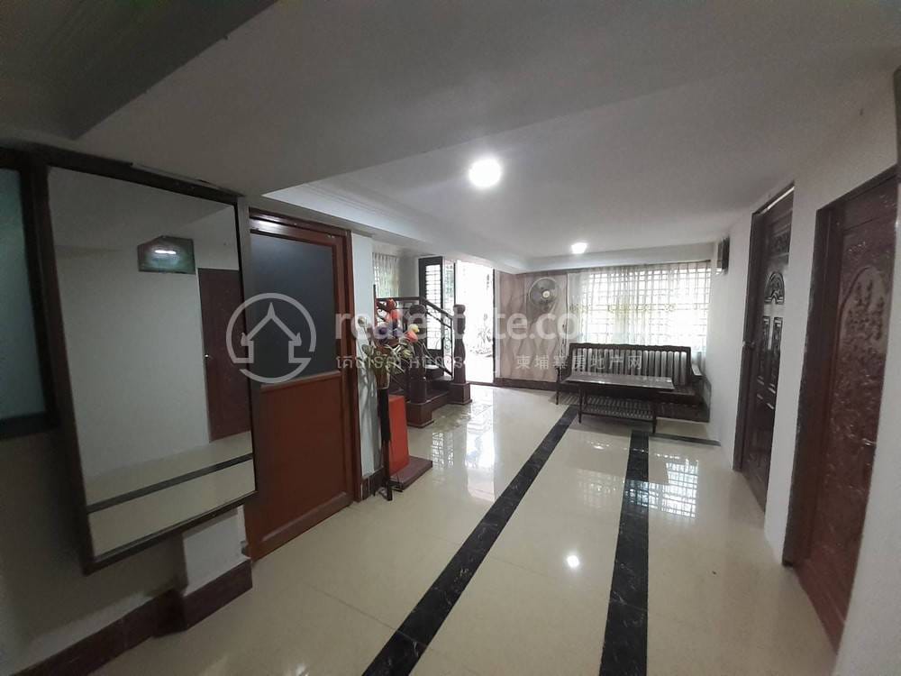 Villa À louer à Sen Sok $1,000