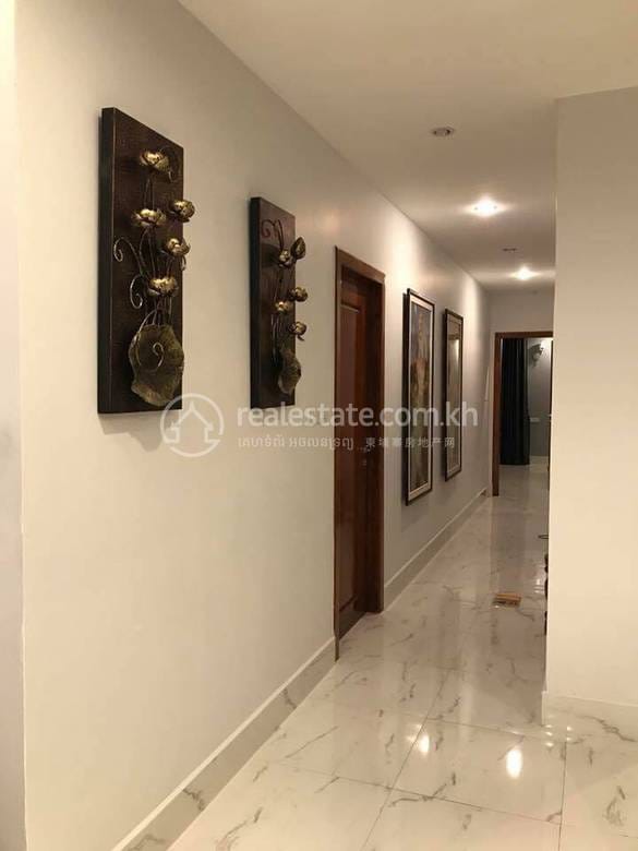 Apartment For Rent with 1 Parking Space