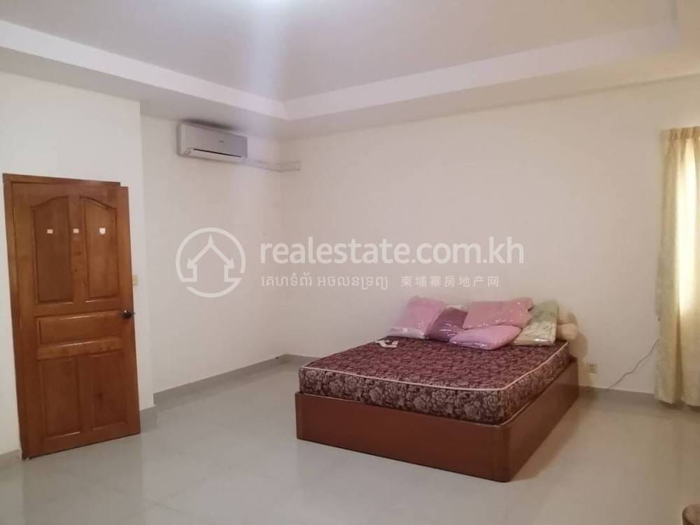 Villa For Rent in Tuek Thla, Sen Sok, Phnom Penh