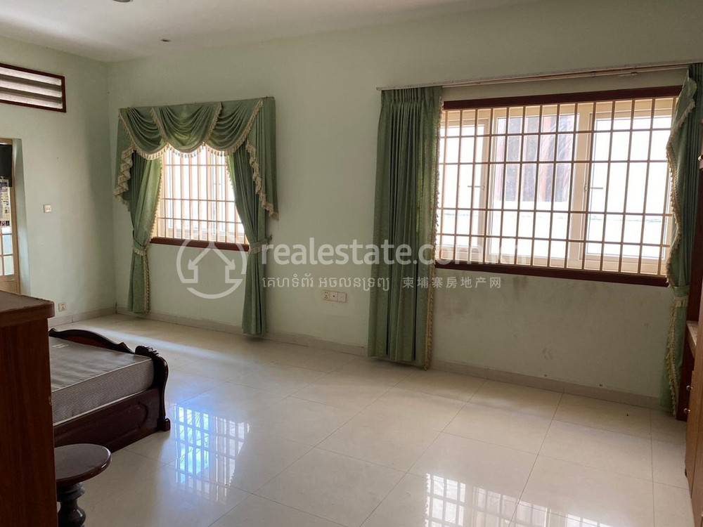 Villa For Rent in Chamkarmon $2,000