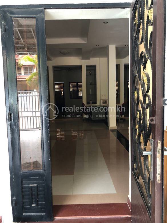 Villa For Rent with 2 Parking Space