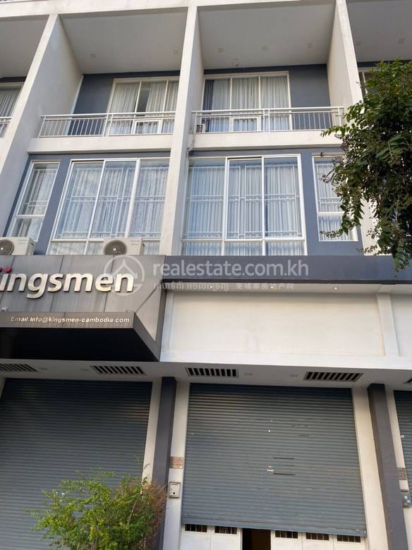 Shophouse K pronájmu with 1 Parking Space