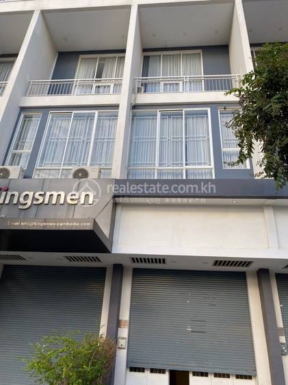 Shophouse K pronájmu with 1 Parking Space